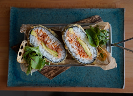 Sushi burger z tatarem z łososia